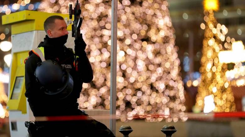 Βερολίνο: Γυναίκα δέχθηκε επίθεση με μαχαίρι από τον σύζυγό της στην μέση του δρόμου