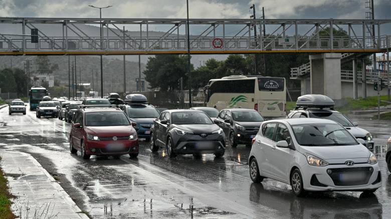 Διακόπηκε η κυκλοφορία στην παραλιακή Καλάμου-Ωρωπού - Άνοιξε στο ύψος του Ασπρόπυργου