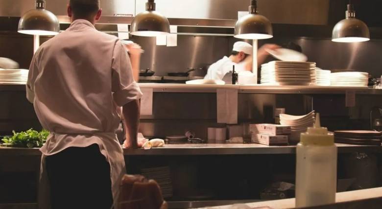 Πώς αμείβονται όσοι εργάζονται τα Χριστούγεννα και την Πρωτοχρονιά