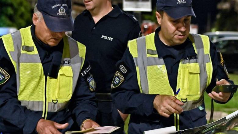 Έλεγχοι της τροχαίας για μη χρήση κράνους σε πατίνια και ηλεκτρικά ποδήλατα - Κόπηκαν 45 κλήσεις