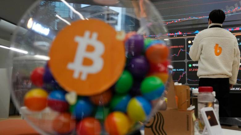Άλμα 6% για το bitcoin - Ξεπέρασε τα 102.000 δολάρια