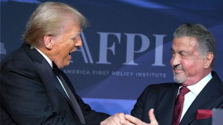 Ο Τραμπ ανακοίνωσε τους Γκίμπσον, Σταλόνε και Βόιτ ως «ειδικούς πρεσβευτές» του Χόλιγουντ