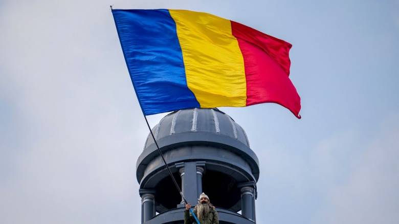 Ρουμανία: Η κυβέρνηση «επέζησε» από τέσσερις προτάσεις δυσπιστίας - Έρχονται αυξήσεις φόρων