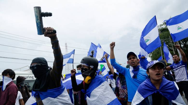 Η Νικαράγουα όρκισε χιλιάδες κουκουλοφόρους «εθελοντές αστυνομικούς»