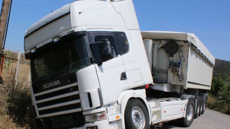 Νταλίκα που μετέφερε φυσικό αέριο «δίπλωσε» στο Διακοπτό - Εκτροπή κυκλοφορίας