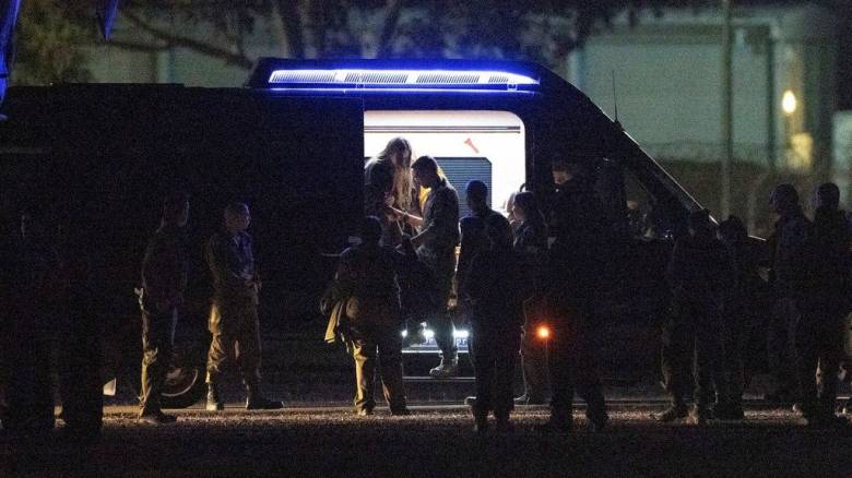 Πρώτη μέρα εκεχειρίας: Ελπίδες μετά την ανταλλαγή ομήρων με κρατούμενους - Βοήθεια μπαίνει στη Γάζα