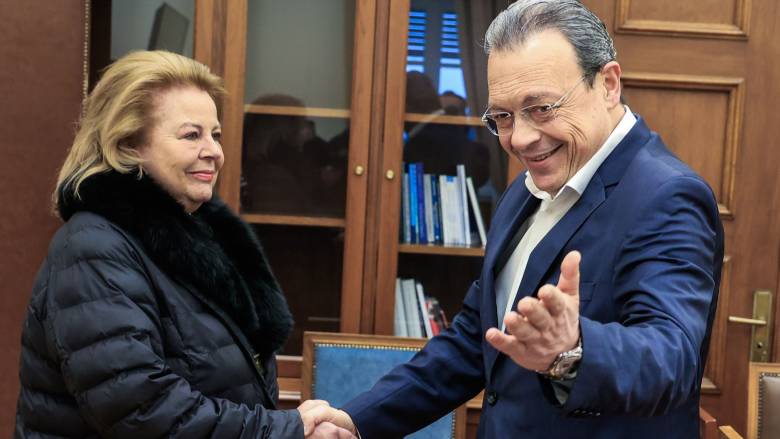 Χαμόγελα στον ΣΥΡΙΖΑ για την αποδοχή της υποψηφιότητας Κατσέλη