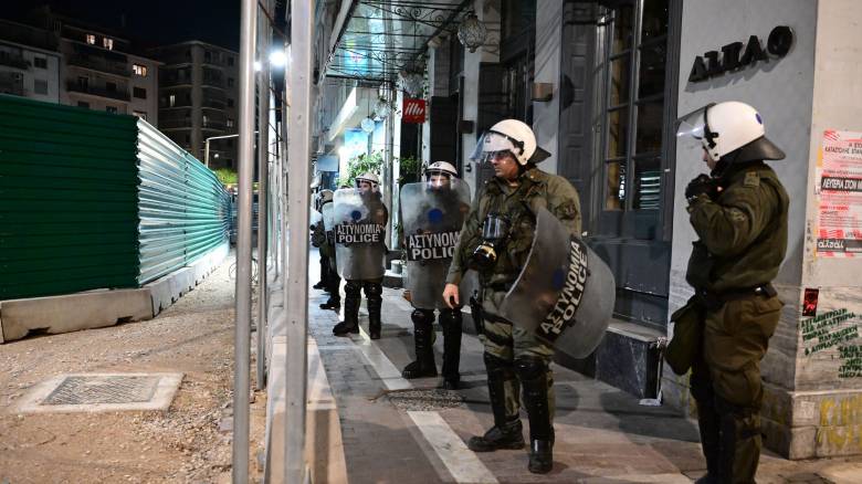 Επεισόδια στα Εξάρχεια – Άγνωστοι έριξαν μολότοφ σε αστυνομικούς