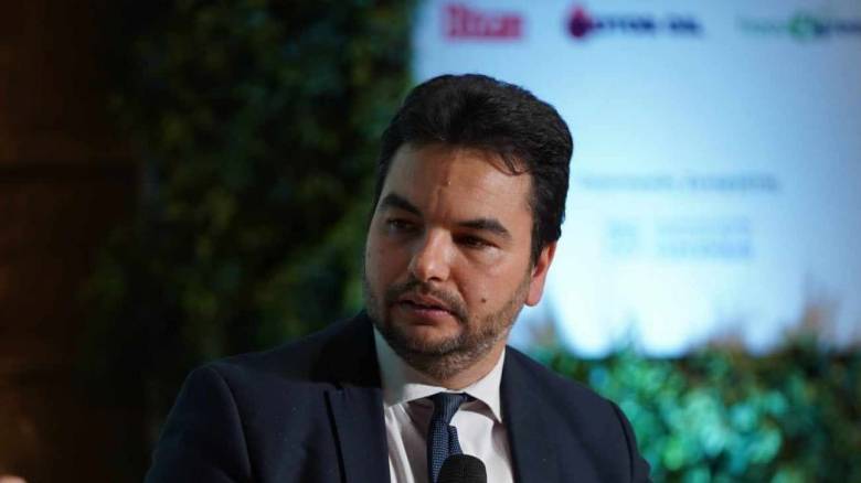 Ο κόσμος και η Ελλάδα σε κρίσιμο σταυροδρόμι