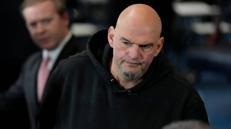 Ορκωμοσία Τραμπ: Με... σορτσάκι στο Καπιτώλιο ο Δημοκρατικός γερουσιαστής Φέτερμαν