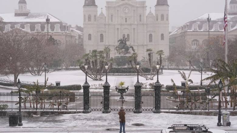 Σπάνια χιονοθύελλα στις ΗΠΑ: Χιόνια, άνεμοι και ψύχος από το Τέξας μέχρι τη Φλόριντα