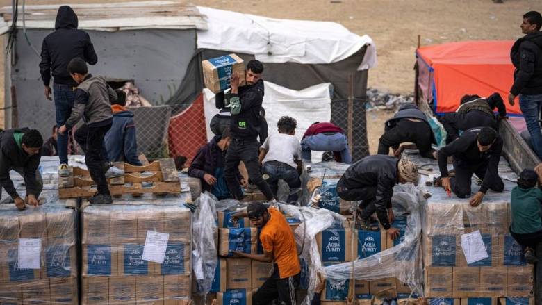 Ο ΟΗΕ δηλώνει ότι 897 φορτηγά με ανθρωπιστική βοήθεια έφτασαν στη Γάζα