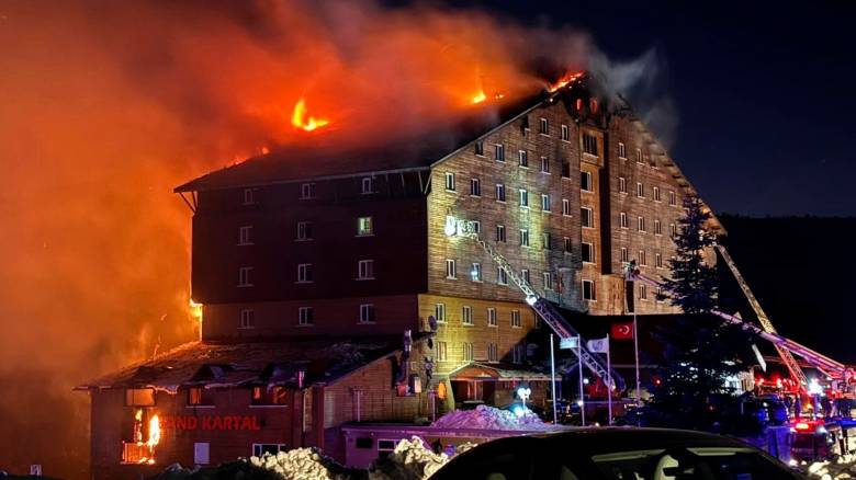 Δραματική αύξηση των νεκρών της φωτιάς σε χιονοδρομικό κέντρο της Τουρκίας - 66 τα θύματα