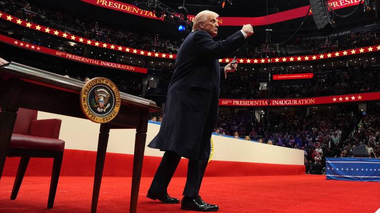 Πώς σχολιάζει ο διεθνής Τύπος την επιστροφή του Τραμπ στον Λευκό Οίκο