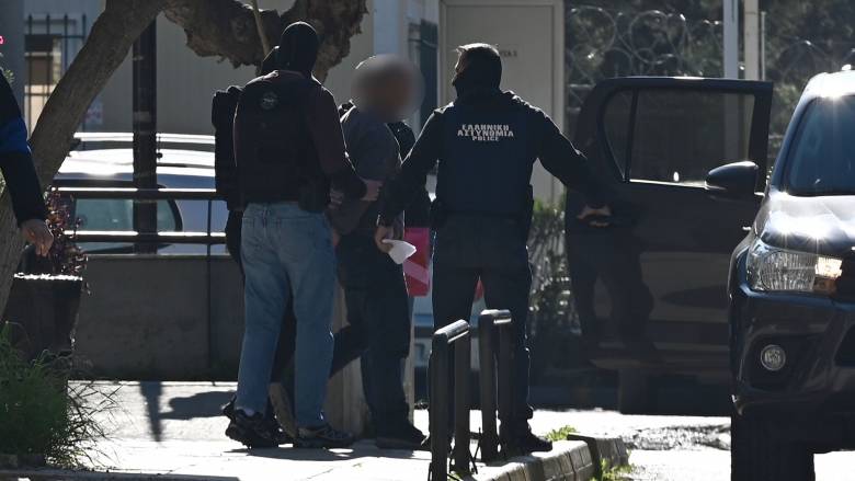 Προθεσμία για να απολογηθεί πήρε ο 39χρονος για τη δολοφονία στο Παλαιό Φάληρο