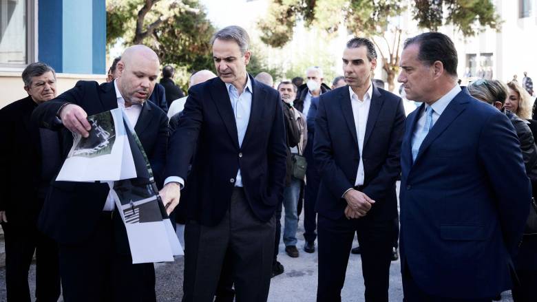 Επίσκεψη Μητσοτάκη στο Ασκληπιείο Βούλας - «Η δημόσια υγεία αλλάζει βήμα - βήμα»