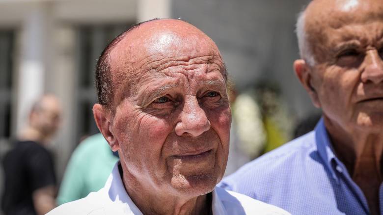 Τη Δευτέρα η κηδεία του Μίμη Δομάζου - Σε λαϊκό προσκύνημα η σορός