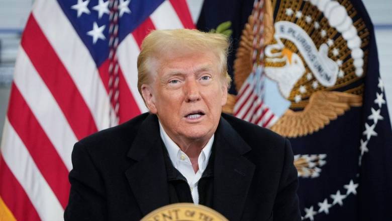 Ο Τραμπ απειλεί να καταργήσει την ομοσπονδιακή υπηρεσία αντιμετώπισης καταστροφών