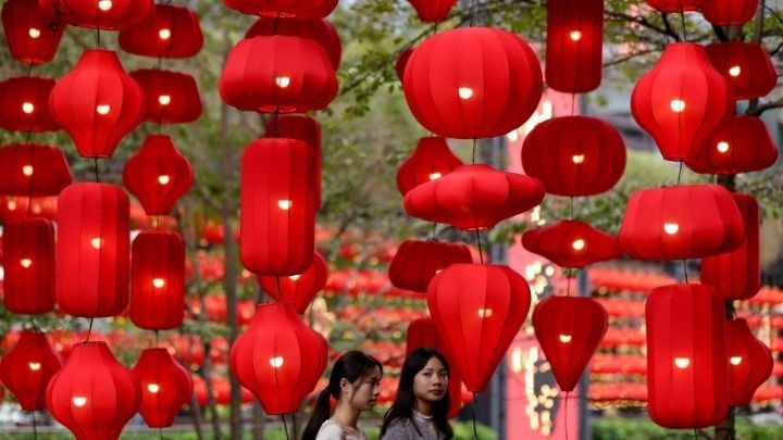 Για τον εορτασμό του Έτους του Φιδιού ετοιμάζονται οι Κινέζοι - Επιστροφή στις πόλεις καταγωγής τους