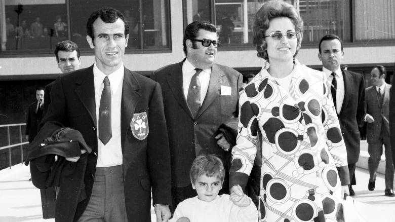 Ο θρυλικός γάμος του Μίμη Δομάζου με τη Βίκυ Μοσχολιού