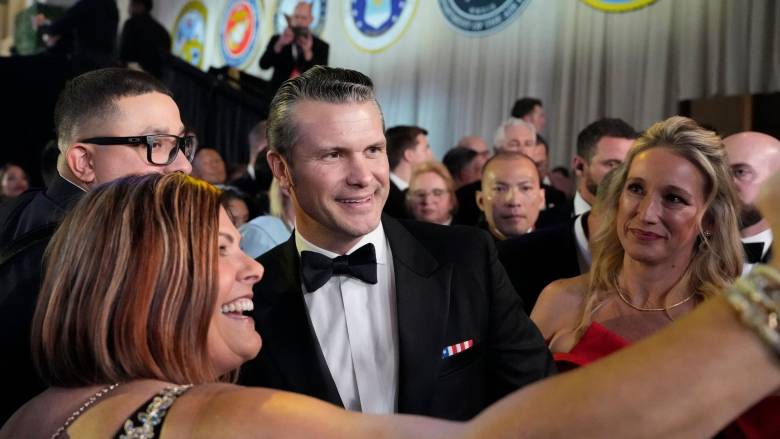 Οριακά ψηφίστηκε ο νέος υπουργός Άμυνας των ΗΠΑ - Ο ρόλος του Αντιπροέδρου Βανς