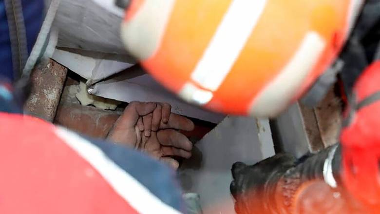 Συγκλονιστικές εικόνες από την Τουρκία - Κτήριο στο Ικόνιο καταρρέει σε λίγα δευτερόλεπτα