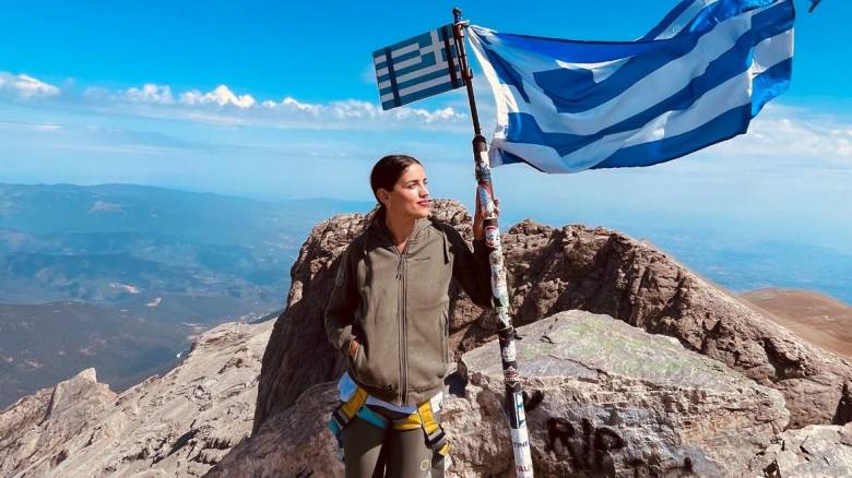 Σύγχρονη Γκιούλιβερ - Φωτογράφος καταγράφει τις εξωτικές της περιπέτειες και γίνεται viral