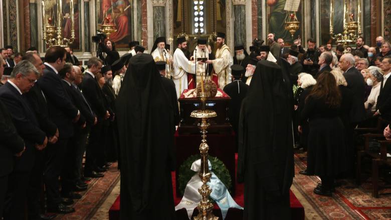 Στο λαϊκό προσκύνημα για τον Αρχιεπίσκοπο Αναστάσιο ο Κώστας Τασούλας