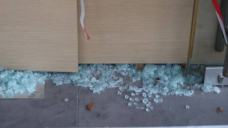 Εμπρησμός τα ξημερώματα σε κομμωτήριο στα Γλυκά Νερά