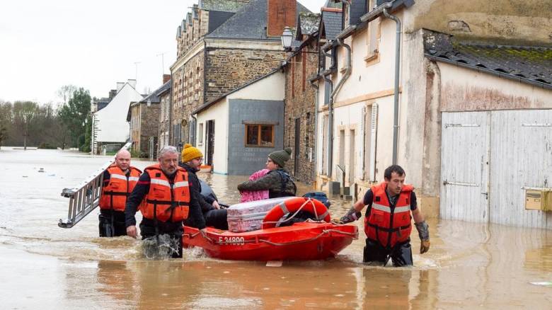 Εκτεταμένες πλημμύρες πλήττουν το δυτικό τμήμα της Γαλλίας