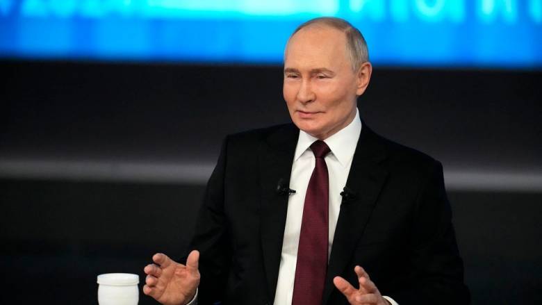 «Ο Μπάιντεν επιχείρησε να δολοφονήσει τον Πούτιν» λέει αμερικανός σχολιαστής - Τι απαντά η Μόσχα