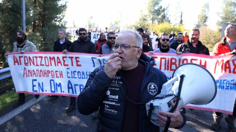 Εντείνονται οι κινητοποιήσεις των αγροτών στη Θεσσαλία: Συμβολικός αποκλεισμός στην ΠΑΘΕ Γυρτώνης