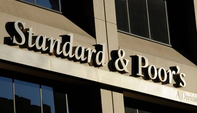 Η Standard & Poor's αναβάθμισε την ελληνική οικονομία κατά μία βαθμίδα, στο BBB