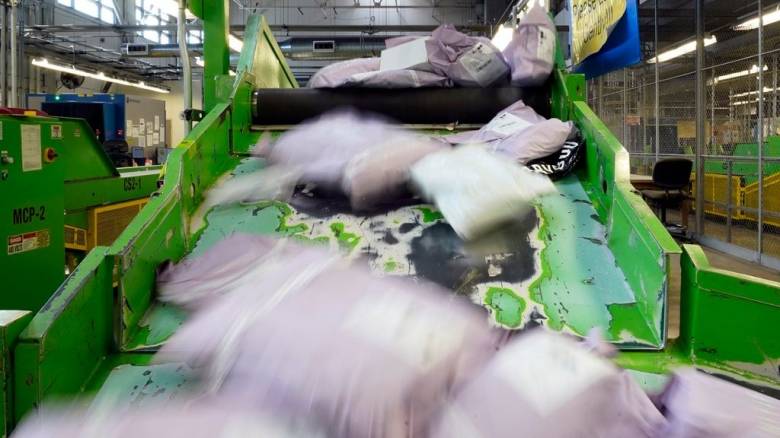 Ετοιμη να «απαντήσει με σθένος» η ΕΕ αν στοχοθετηθεί από τους δασμούς του Τραμπ