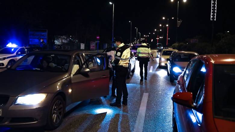 Καλλιθέα: Συνελήφθη μεθυσμένος οδηγός που έπεσε σε σταθμευμένα οχήματα