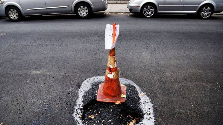 Λακκούβες τέλος: Άσφαλτο που επισκευάζει τον εαυτό της ανέπτυξαν επιστήμονες