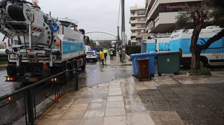 Με λύματα πλημμύρισε ξανά μια λωρίδα της Ποσειδώνος: Η ανάρτηση του δημάρχου Αλίμου