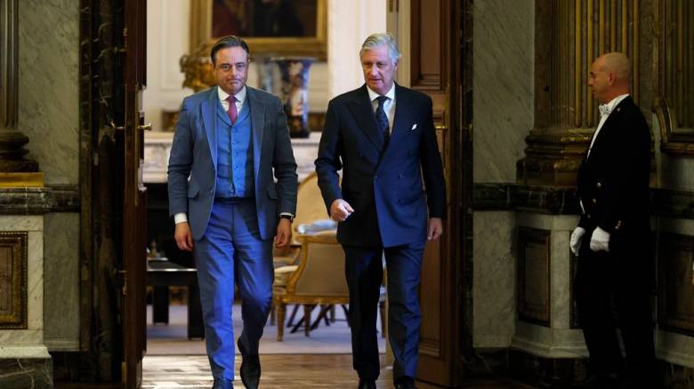 Ο Φλαμανδός εθνικιστής Μπαρτ ντε Βέβερ ορκίστηκε πρωθυπουργός στο Βέλγιο