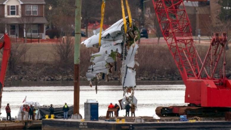 ΗΠΑ: Ανασύρθηκε τμήμα της ατράκτου του αεροπλάνου της American Airlines