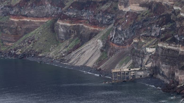 Παπαζάχος: Παραμένει το σενάριο ισχυρού σεισμού στη Σαντορίνη - Eίναι ένα φαινόμενο διαρκείας