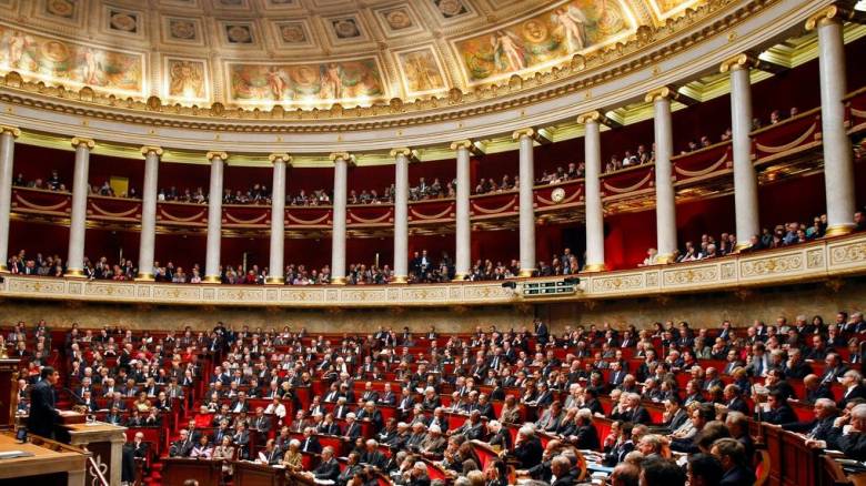 Ανοίγει ο δρόμος για την ψήφιση του προϋπολογισμού στη Γαλλία - Απορρίφθηκε η δεύτερη πρόταση μομφής