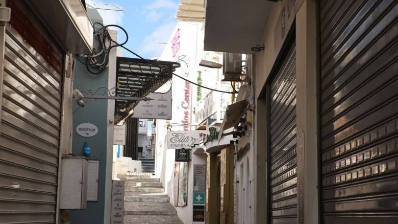 Οι οικογένειες φεύγουν, οι τουρίστες μένουν: «Τα παιδιά φοβούνται - Δεν μπορούν να καταλάβουν»