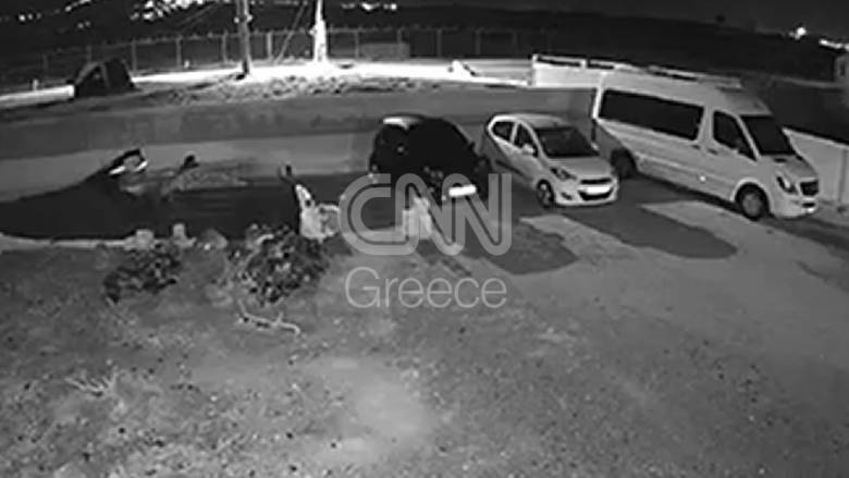 Σαντορίνη: Βίντεο καταγράφει την απόπειρα διάρρηξης λεωφορείου από 59χρονο