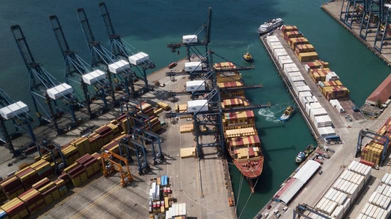 Ψεύδη ότι τα αμερικανικά πλοία δεν θα καταβάλλουν τέλη στη διώρυγα λέει ο πρόεδρος του Παναμά