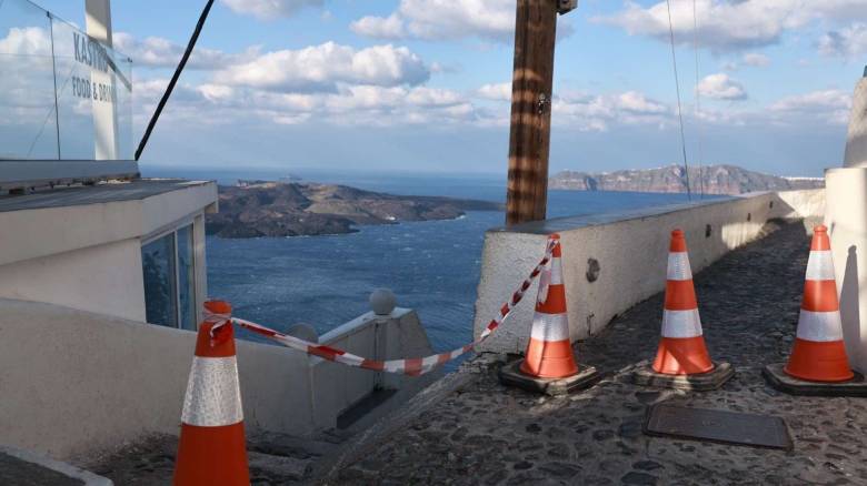 Υπουργείο Εργασίας: Έκτακτα μέτρα για την προστασία των εργαζομένων στην Σαντορίνη