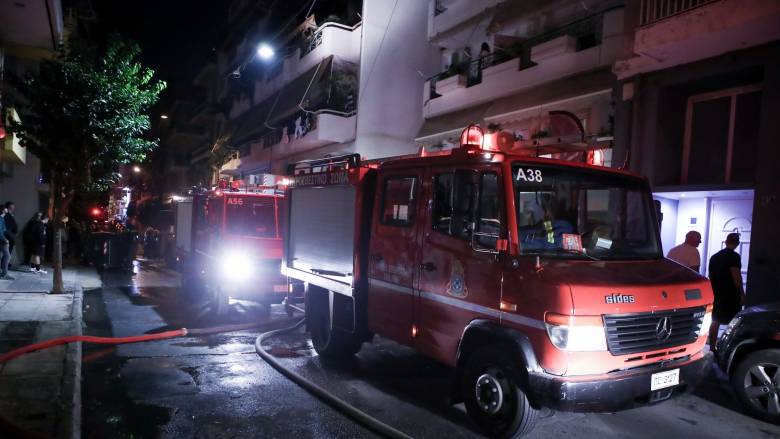 Στις φλόγες διαμέρισμα στο κέντρο της Αθήνας - Με εγκαύματα στο νοσοκομείο ένας 46χρονος
