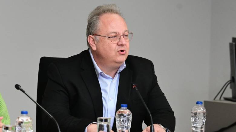 Ο Κώστας Παπαζάχος εκπρόσωπος των δύο Επιτροπών για τους σεισμούς στη Σαντορίνη