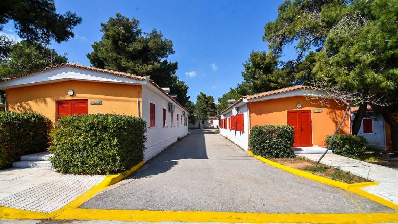 Στις κατασκηνώσεις του δήμου Αθηναίων φιλοξενούνται οικογένειες από τη Σαντορίνη