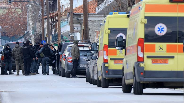 Λάρισα: Σε εξέλιξη διαπραγματεύσεις για την παράδοση του 60χρονου, μετά τη διπλή δολοφονία