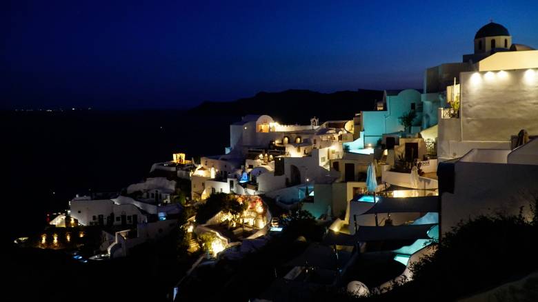 Σείονται οι Κυκλάδες από μπαράζ βραδινών σεισμών - Στον βυθό της Καλντέρας οι έρευνες